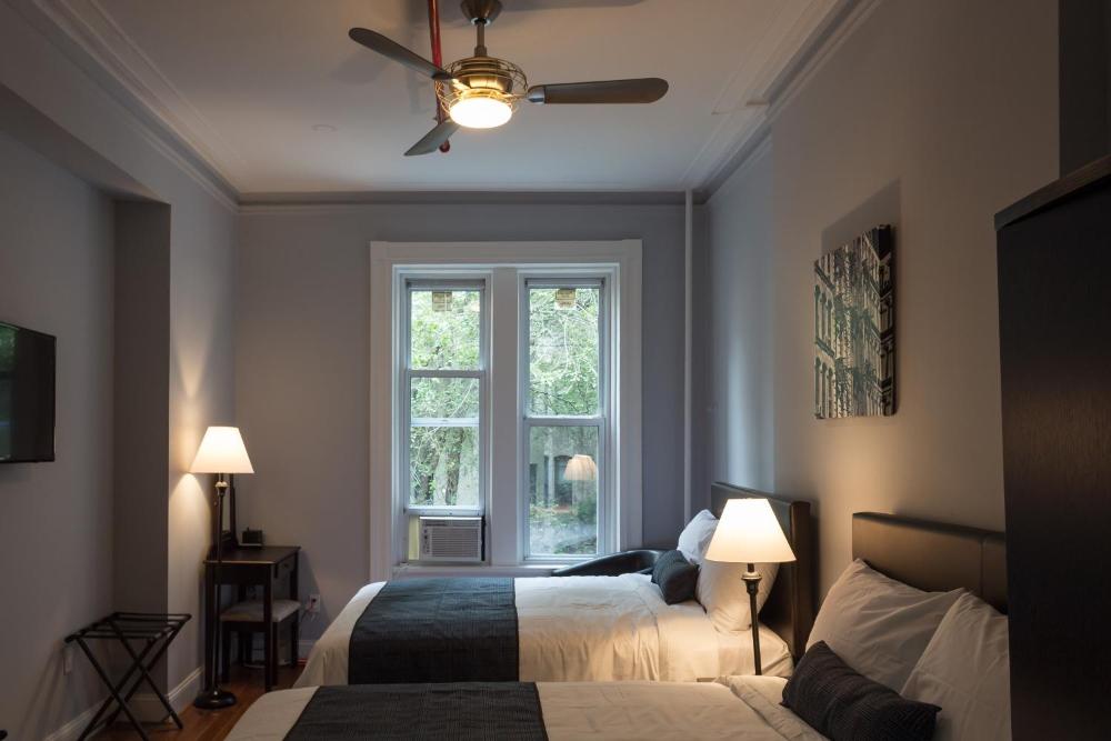 Standard Quadruple Room with Shared Bathroom interior