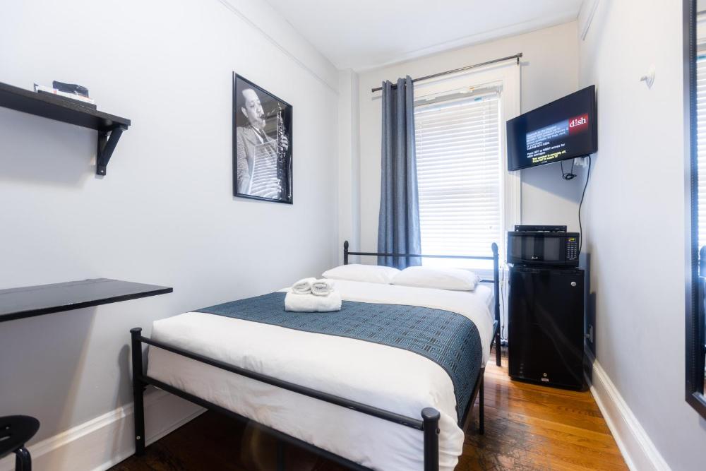 Economy 1 Double Bed Room with Shared Bathroom interior