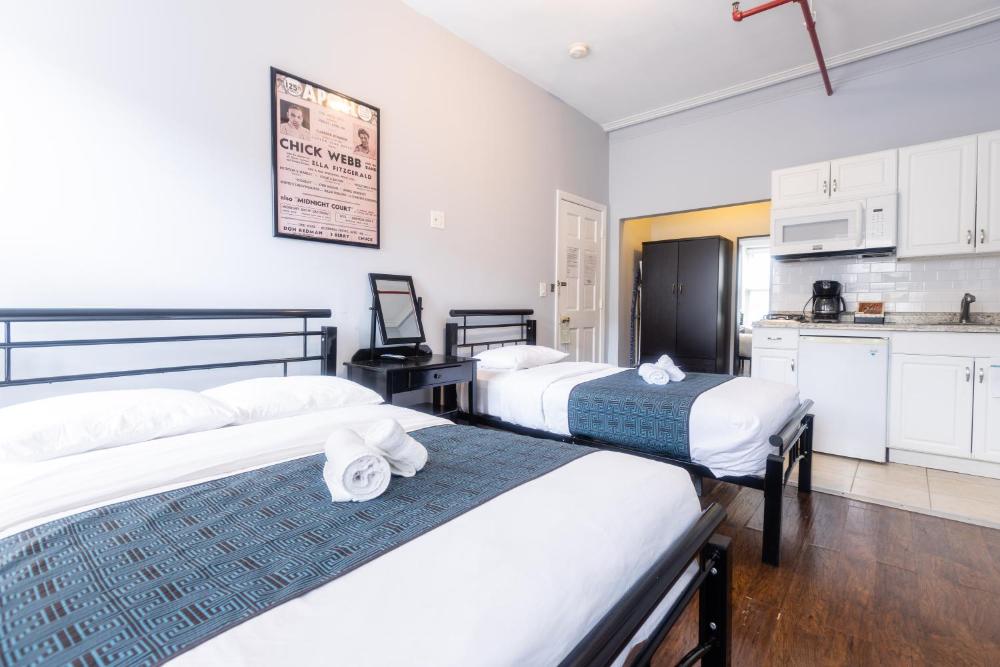 Standard Triple Room with Shared Bathroom interior